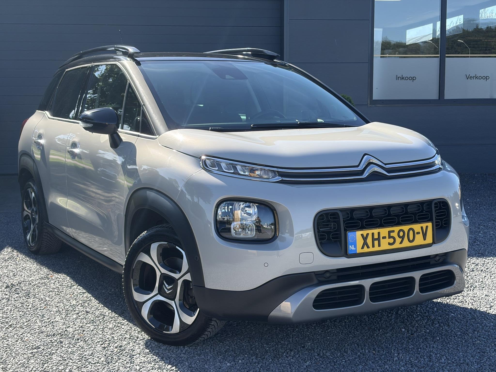 Citroen C3 Aircross 1.2 PureTech S&S Shine ✓D-riem vv in 2, Auto's, Dealer onderhouden, 840 kg, Gebruikt, Euro 6