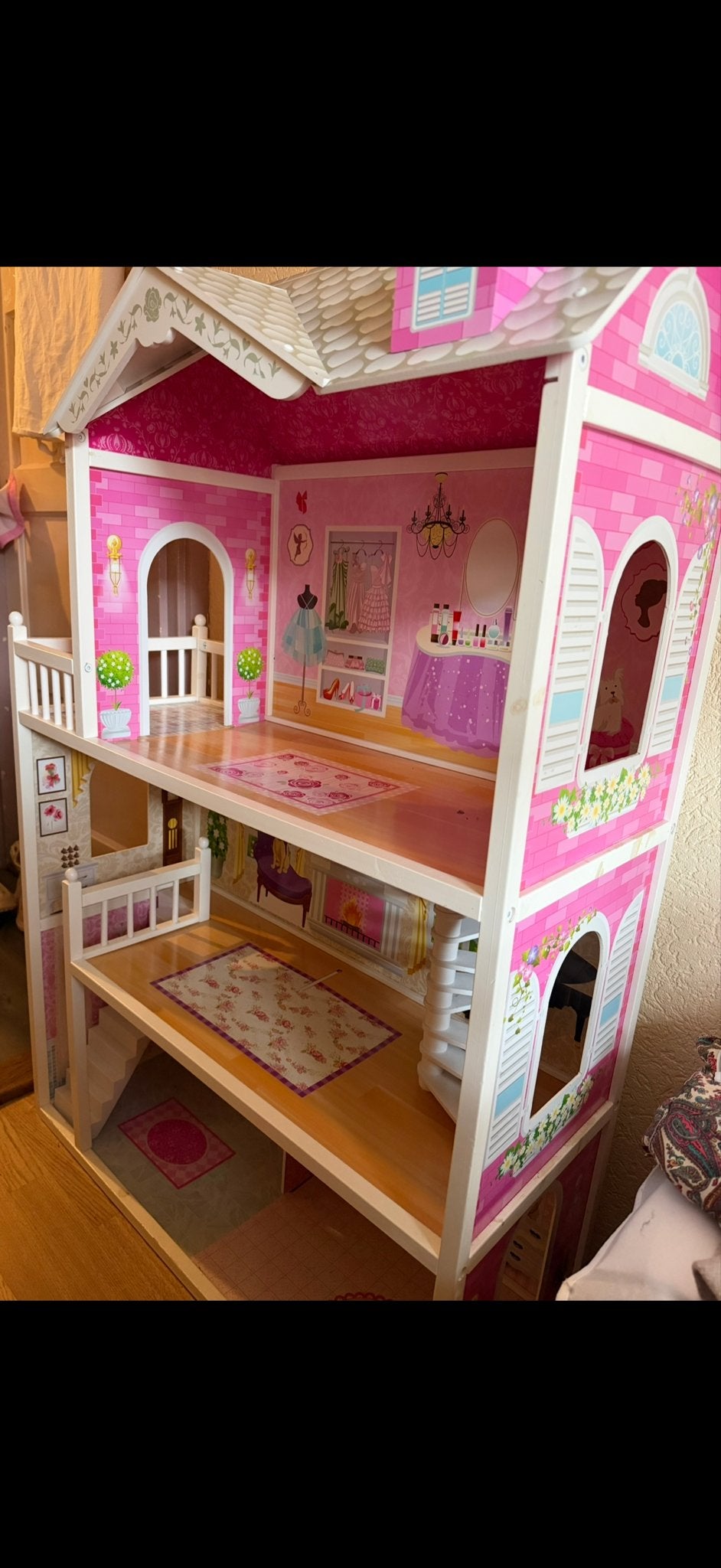 Groot houten poppenhuis met meubels en poppen, Ophalen, Zo goed als nieuw, Poppenhuis