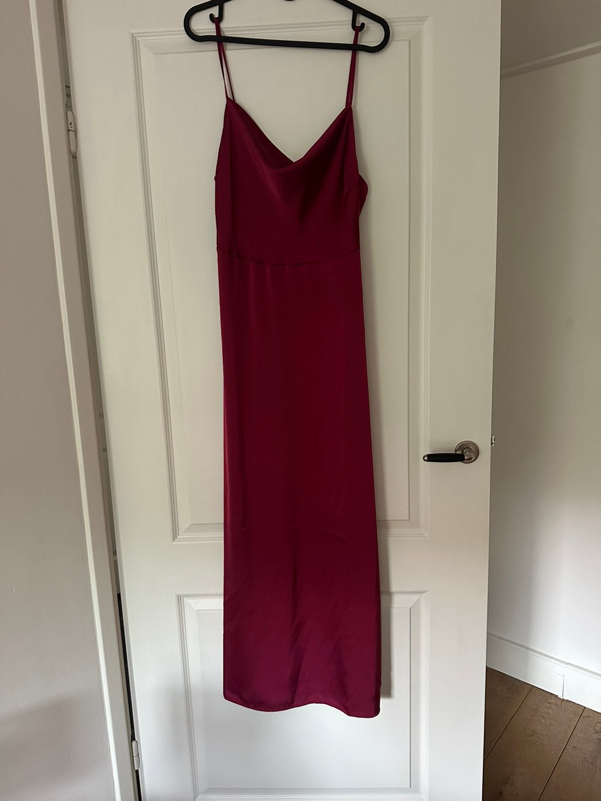 Maxi dress met waterval hals rood, Kleding | Dames, Maat 38/40 (M), Ophalen of Verzenden, Zo goed als nieuw, Rood