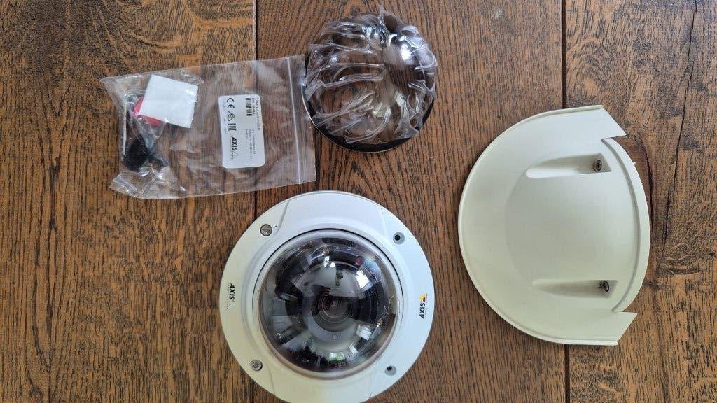 Axis P3228-LVE Netwerk Dome Camera - Nieuwstaat, Ophalen of Verzenden, Nieuw, Buitencamera