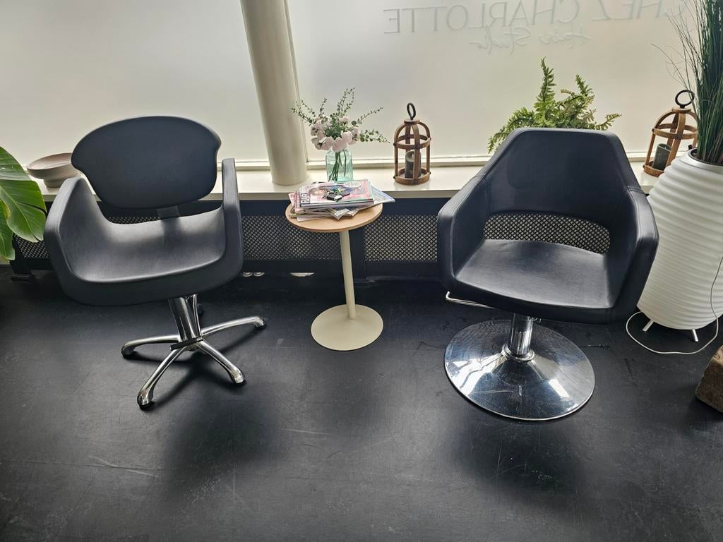 Twee kappers stoelen en zwenkarm wasbak, Ophalen of Verzenden