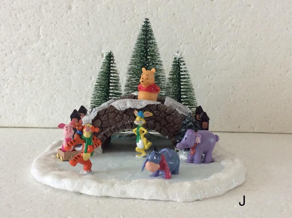 vijver voor kerstdorp met Disney figuren Winnie de poeh, Ophalen of Verzenden, Winnie de Poeh of vrienden, Zo goed als nieuw, Beeldje of Figuurtje