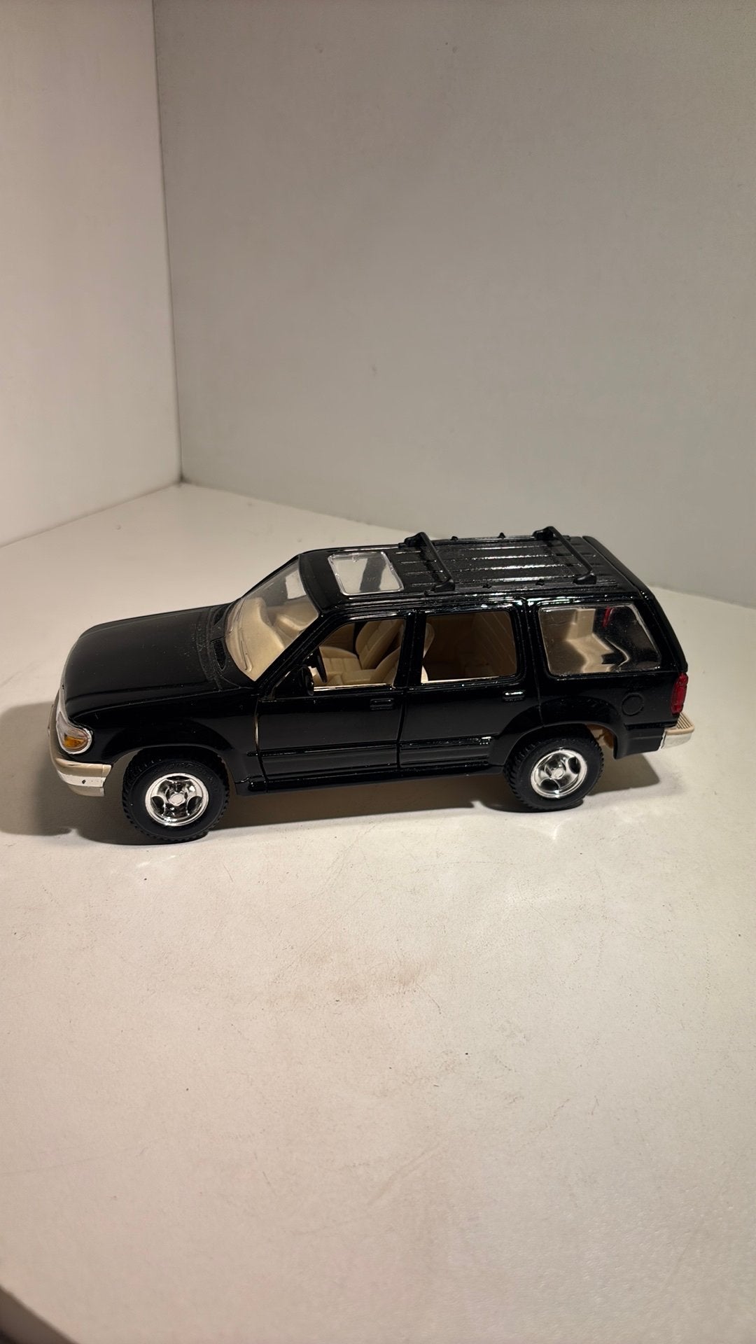 Ford explorer black maisto 1.24, Maisto, Ophalen of Verzenden, A, A