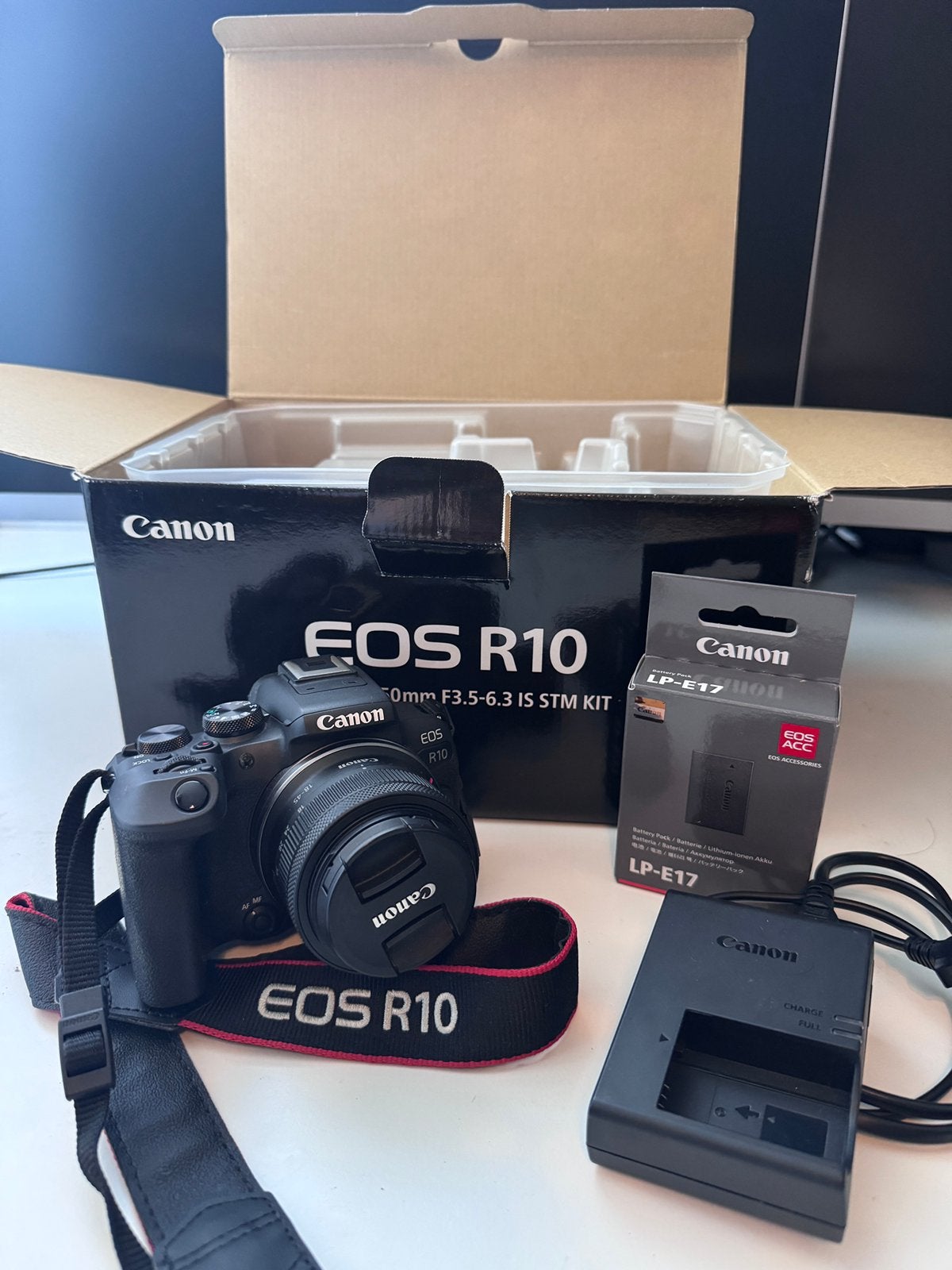 Z.G.A.N. Canon EOS R10 18-45 + 2e accu, 64GB (~1000 clicks!), Audio, Tv en Foto, Fotocamera's Digitaal, Ophalen of Verzenden, Zo goed als nieuw