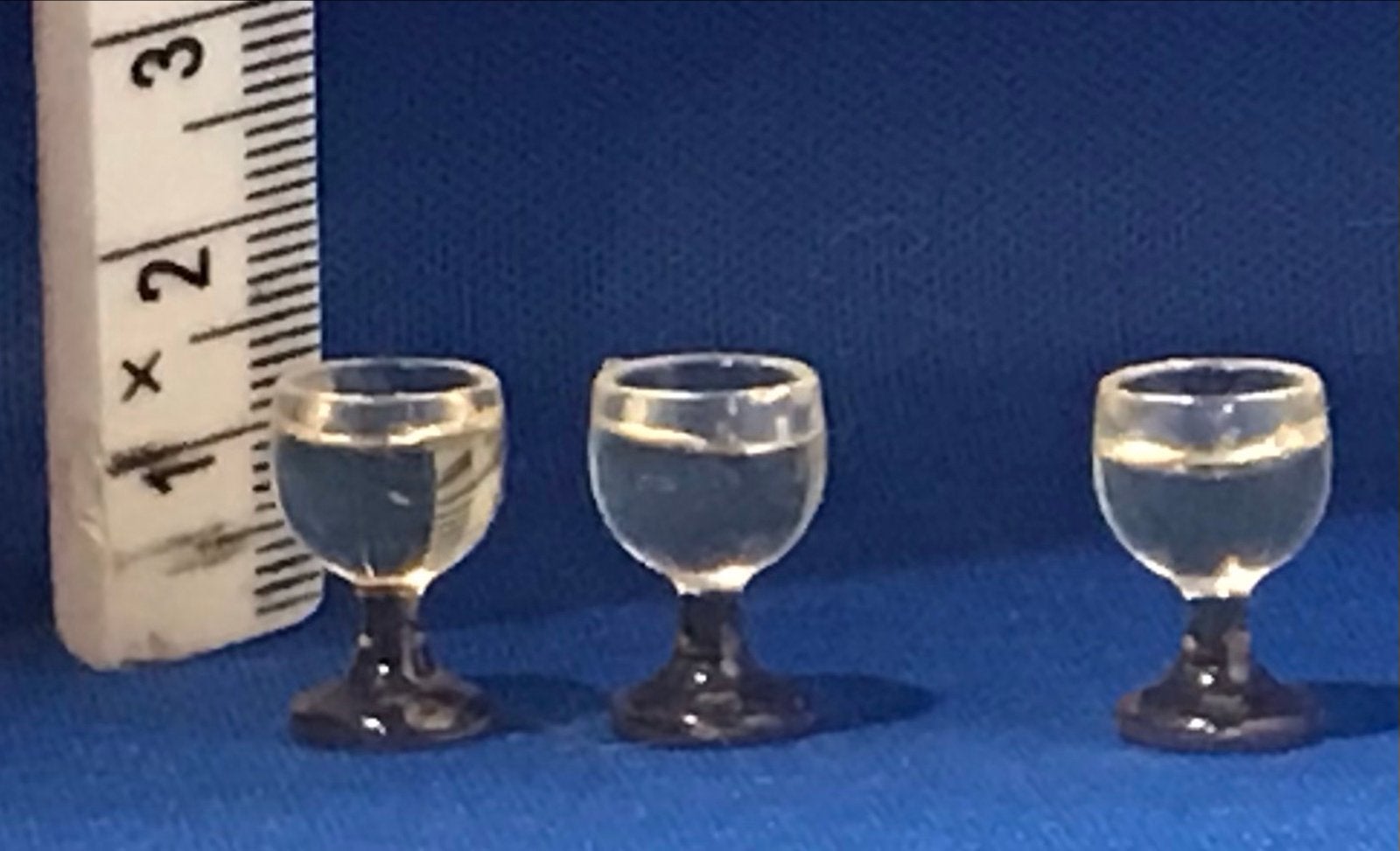 3 miniatuur glazen voor poppenhuis, Verzamelen, Ophalen of Verzenden, Gebruikt, Decoratie