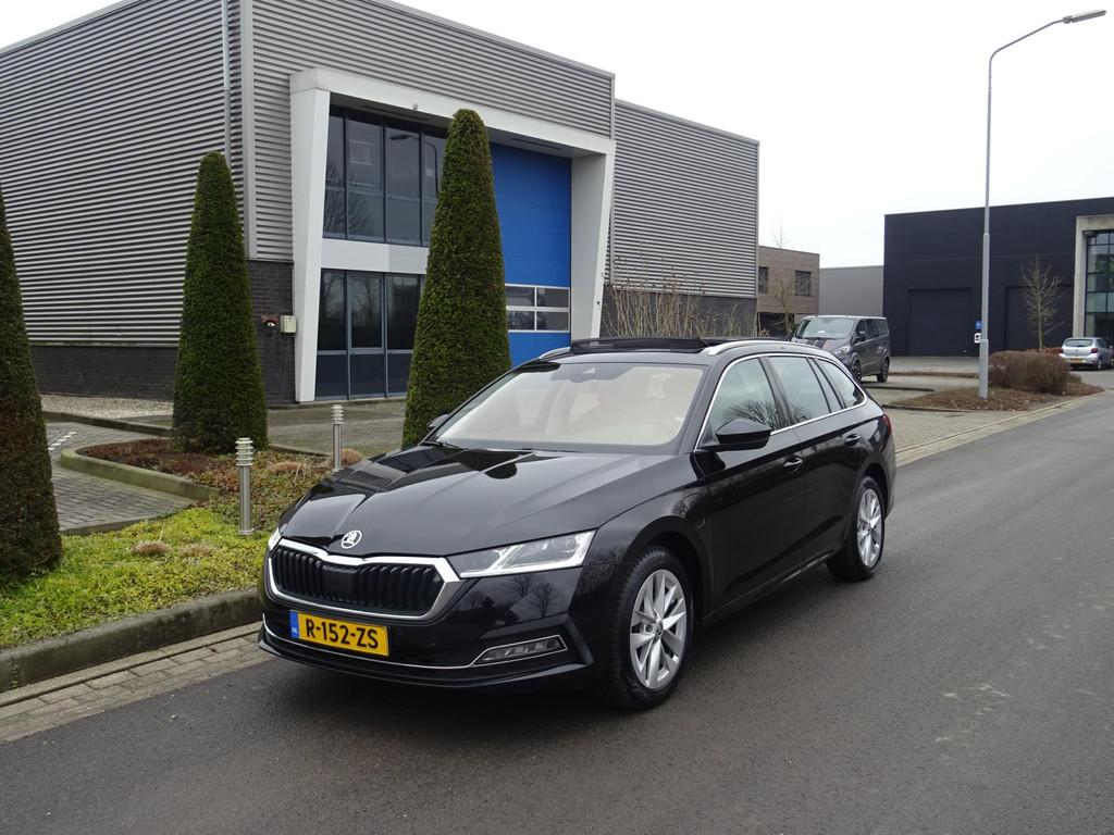 Skoda Octavia Combi 1.4 TSI iV PHEV Sportline | Panodak |100, Auto's, Skoda, 1556 kg, Gebruikt, 4 cilinders, 150 pk