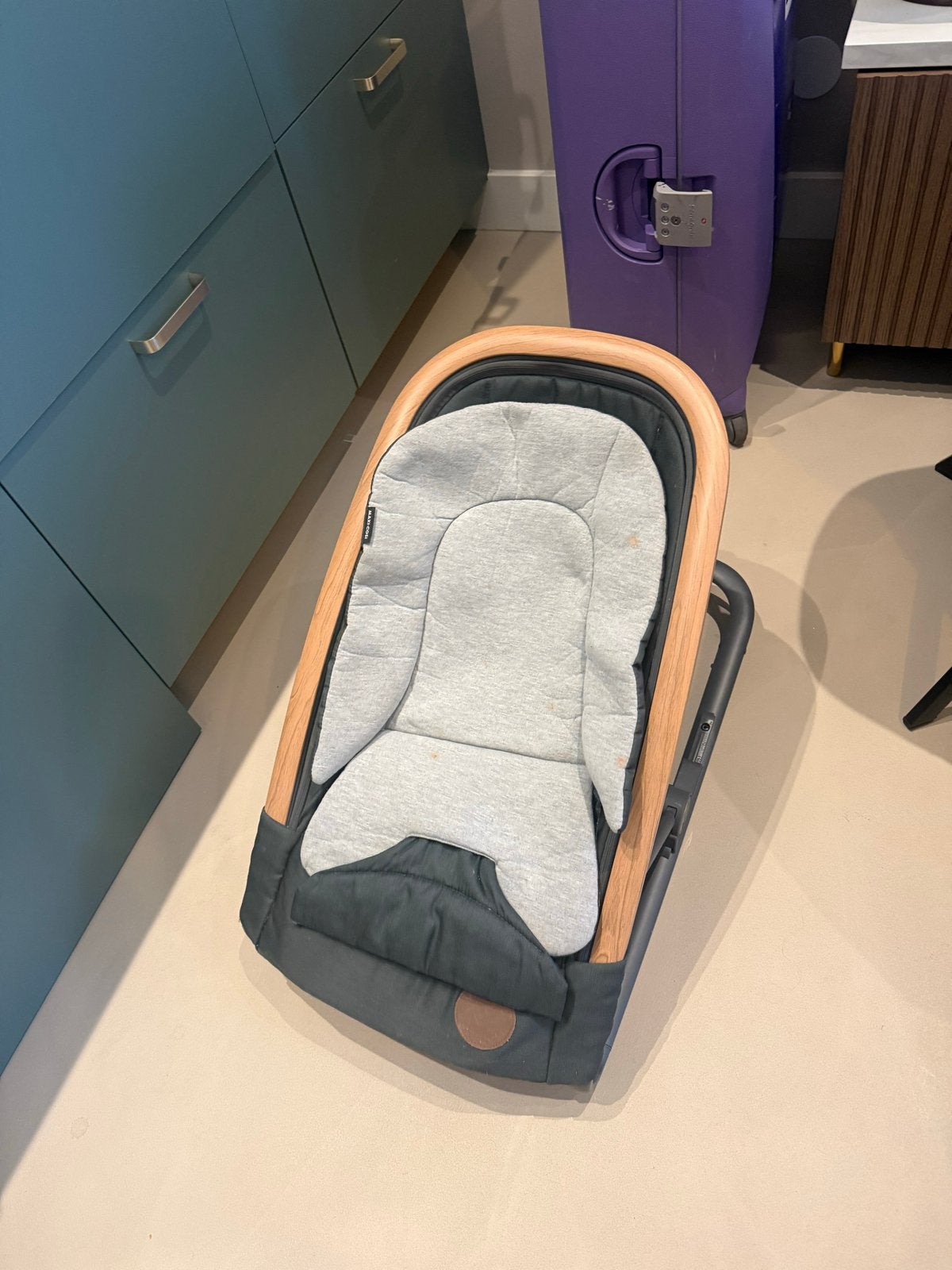Maxi Cosi Kori wipstoel met Houten Frame, kleur graphite, Kinderen en Baby's, Wipstoeltjes, Verstelbaar, Wipstoel, Zo goed als nieuw