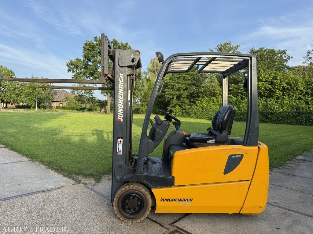 Jungheinrich 1600KG triplo 4.5m freelift Sideshift gekeurd