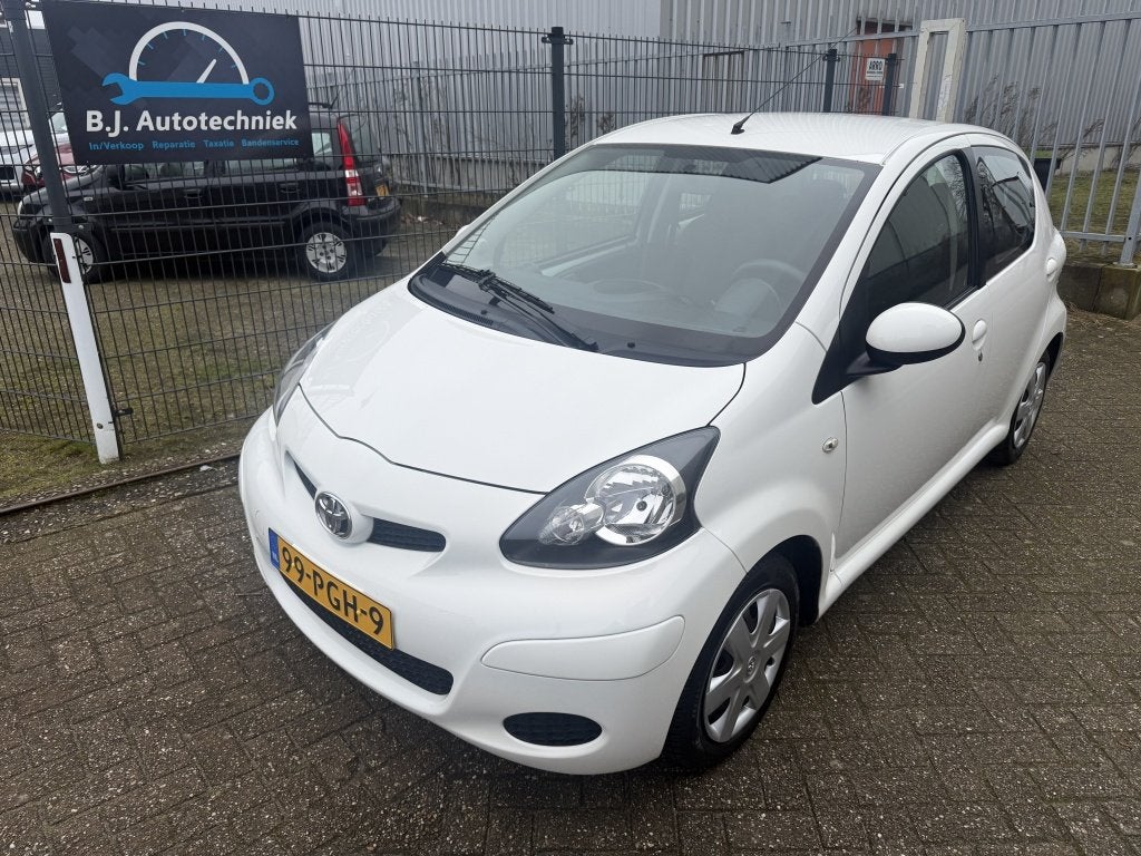 Toyota Aygo 1.0-12V Comfort Nap Nw apk IZGST ! (bj 2011), Auto's, Voorwielaandrijving, Euro 5, Gebruikt, 4 stoelen