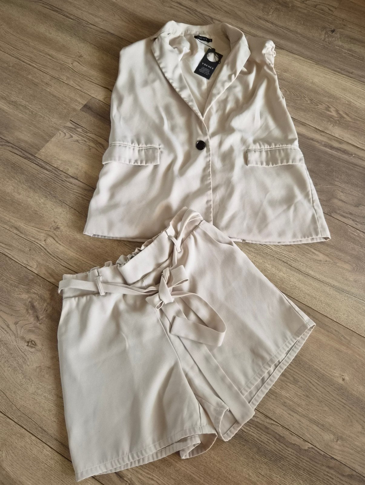 Co ord set. 2 delig setje. Pak. Blazer en short. Ydence. L., Kleding | Dames, Ophalen of Verzenden, Zo goed als nieuw