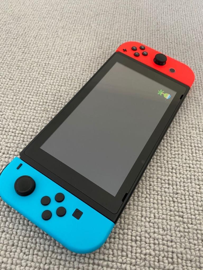 nintendo switch 1, Spelcomputers en Games, Spelcomputers | Nintendo Switch, Zo goed als nieuw, Switch 2019 Upgrade, Met 2 controllers