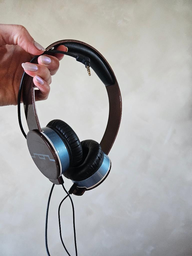 SOL Republic koptelefoon (customized) + hoes, Ophalen of Verzenden, Gebruikt, Op oor (supra aural), Overige merken