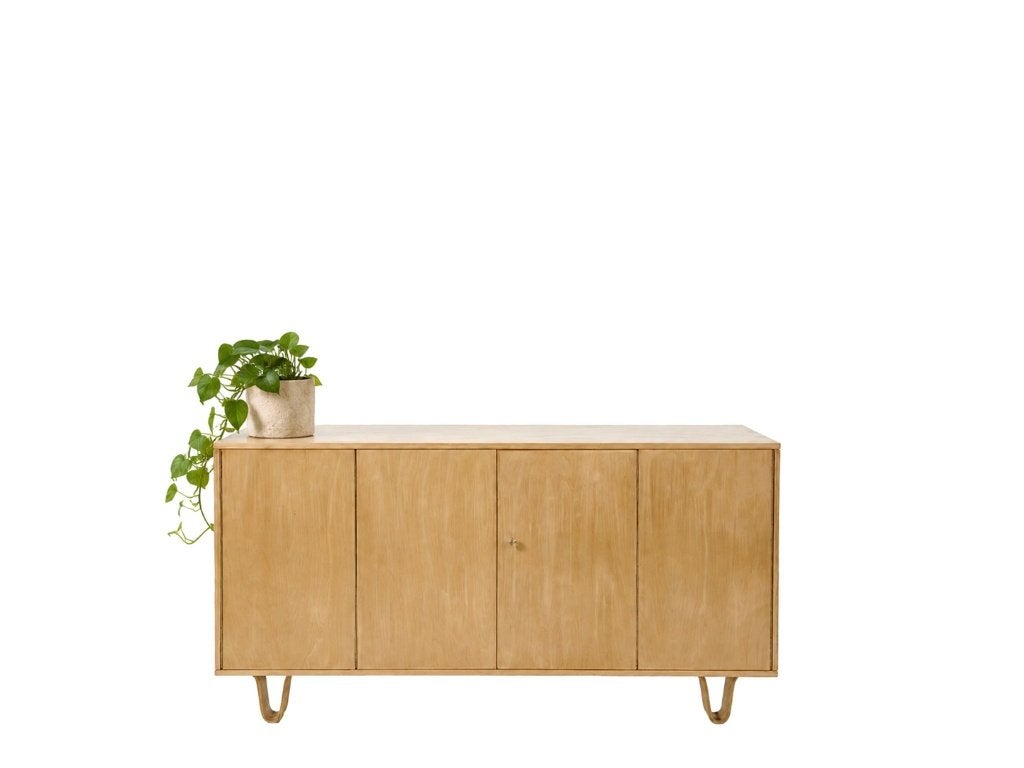 Vintage design dressoirs | Collectie van Frümel, Ophalen, Eikenhout, 150 tot 200 cm, Met deur(en)