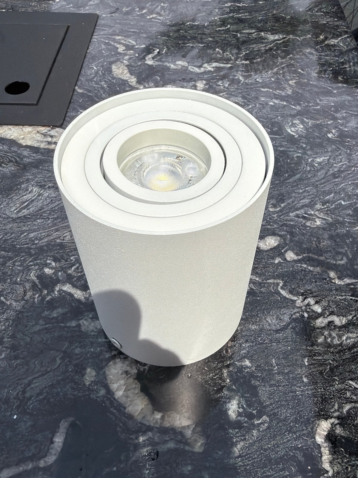Witte Opbouwspot met LED Lichtbron, Huis en Inrichting, Lampen | Spots, Opbouwspot, Ophalen of Verzenden, Zo goed als nieuw, LED