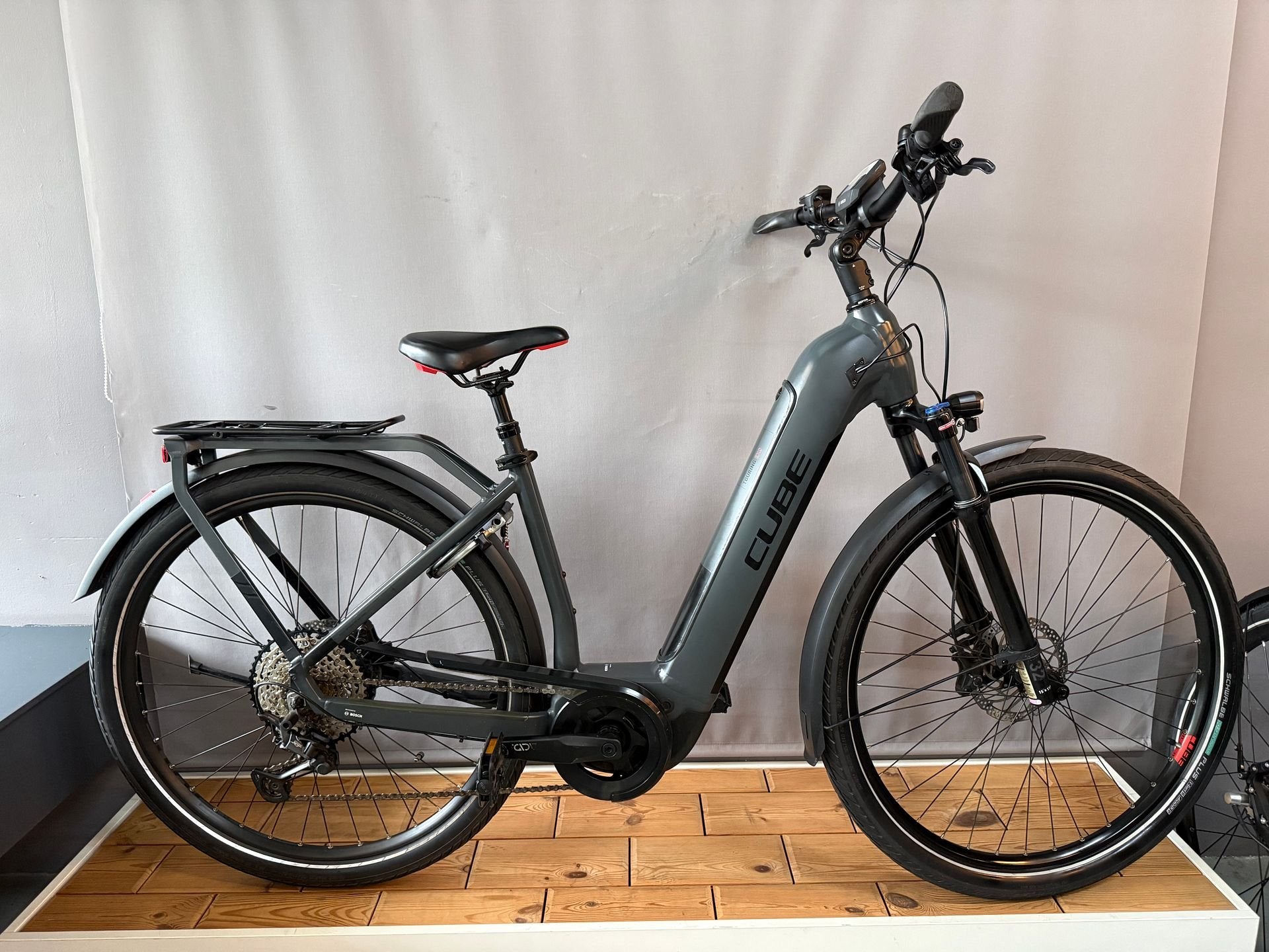 Elektrische fiets CUBE TOURING ECX BOSCH PERFORMANCE, -, -, Zo goed als nieuw, 47 tot 51 cm