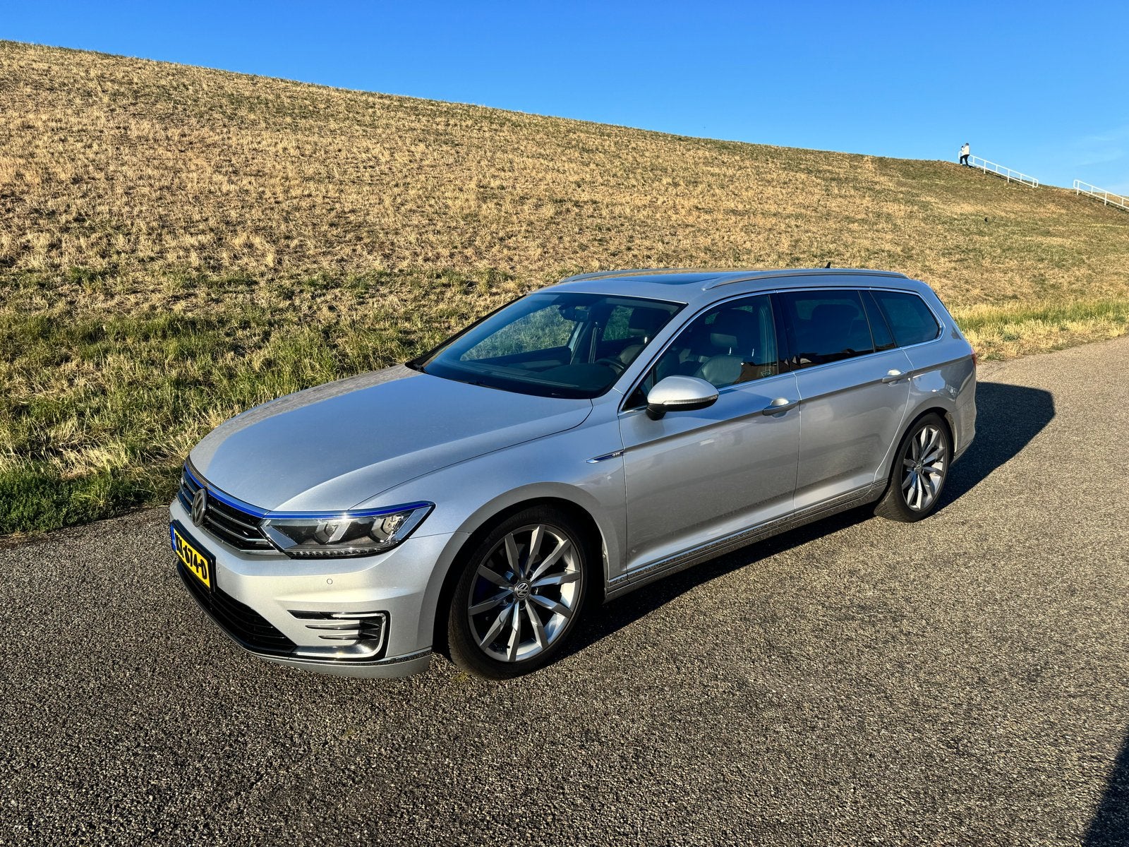 VW Passat GTE 1.4 218 pk nieuwe ditributieriem/trekhaak, Auto's, Volkswagen, 156 pk, 1600 kg, 93 €/maand, Zilver of Grijs