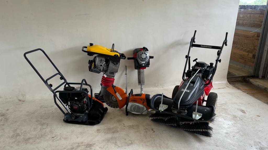 Diverse bouw- en tuingereedschappen te koop, Ophalen