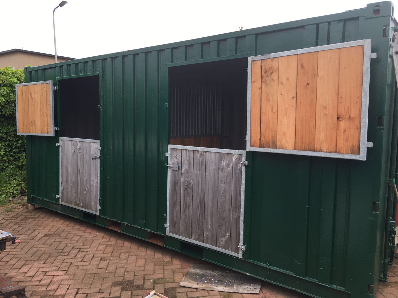 Containerstal stalcontainer mobiele paardenstal