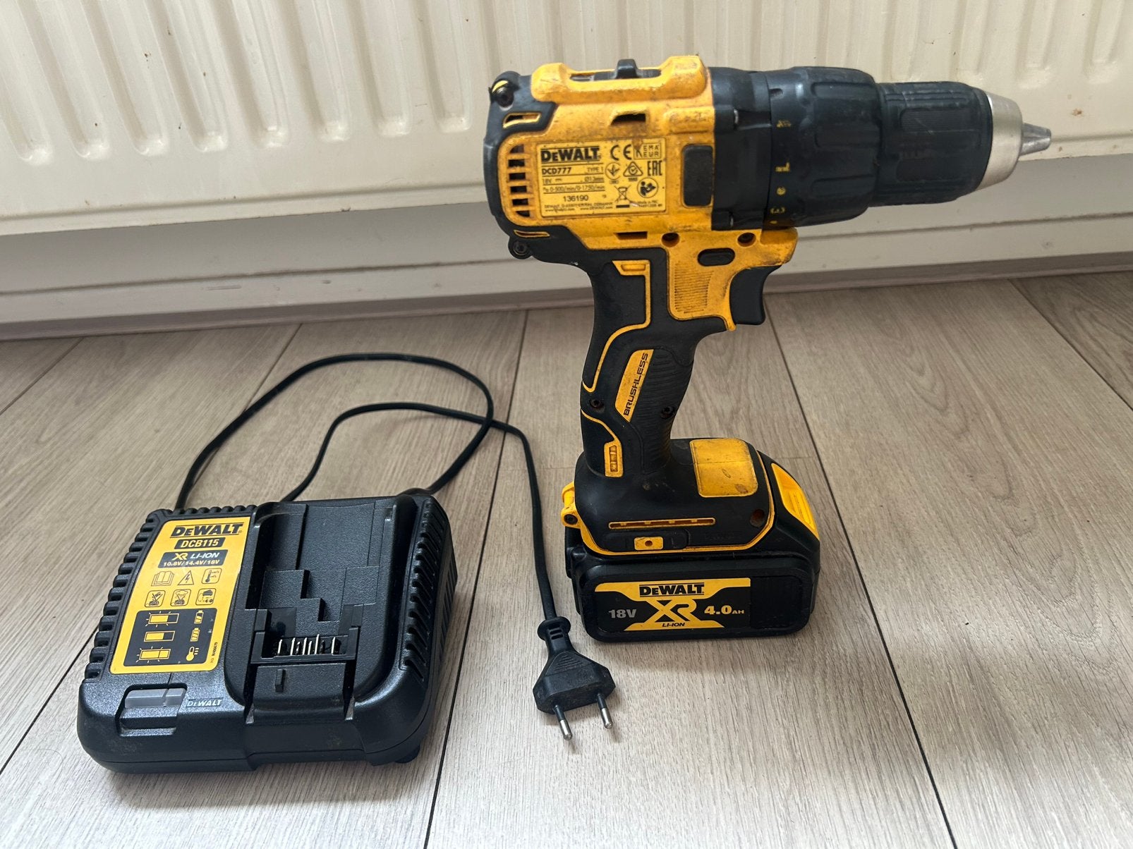 Dewalt 18V Accu Boormachine 4.0 AH Accu Brushless Motor, Doe-het-zelf en Verbouw, Gereedschap | Boormachines, Ophalen of Verzenden