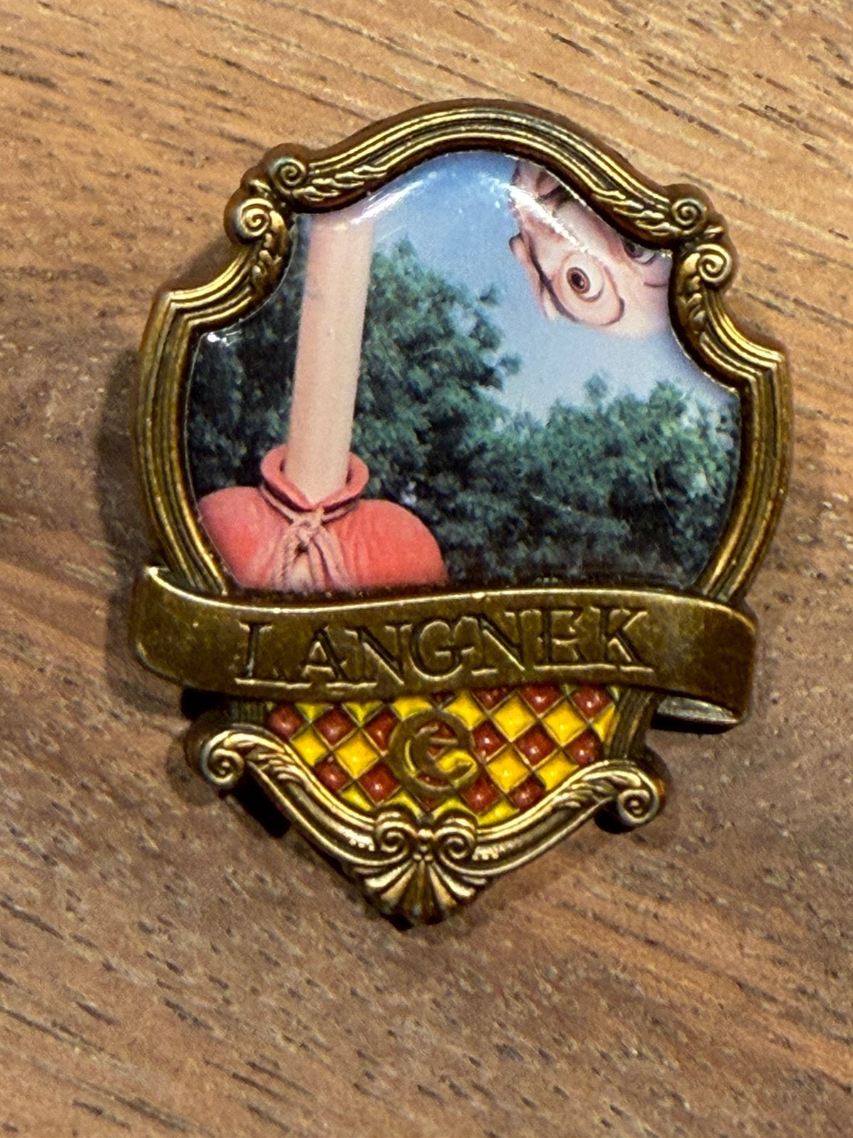 Efteling pin Langnek, Ophalen of Verzenden, Zo goed als nieuw, Button of Speldje