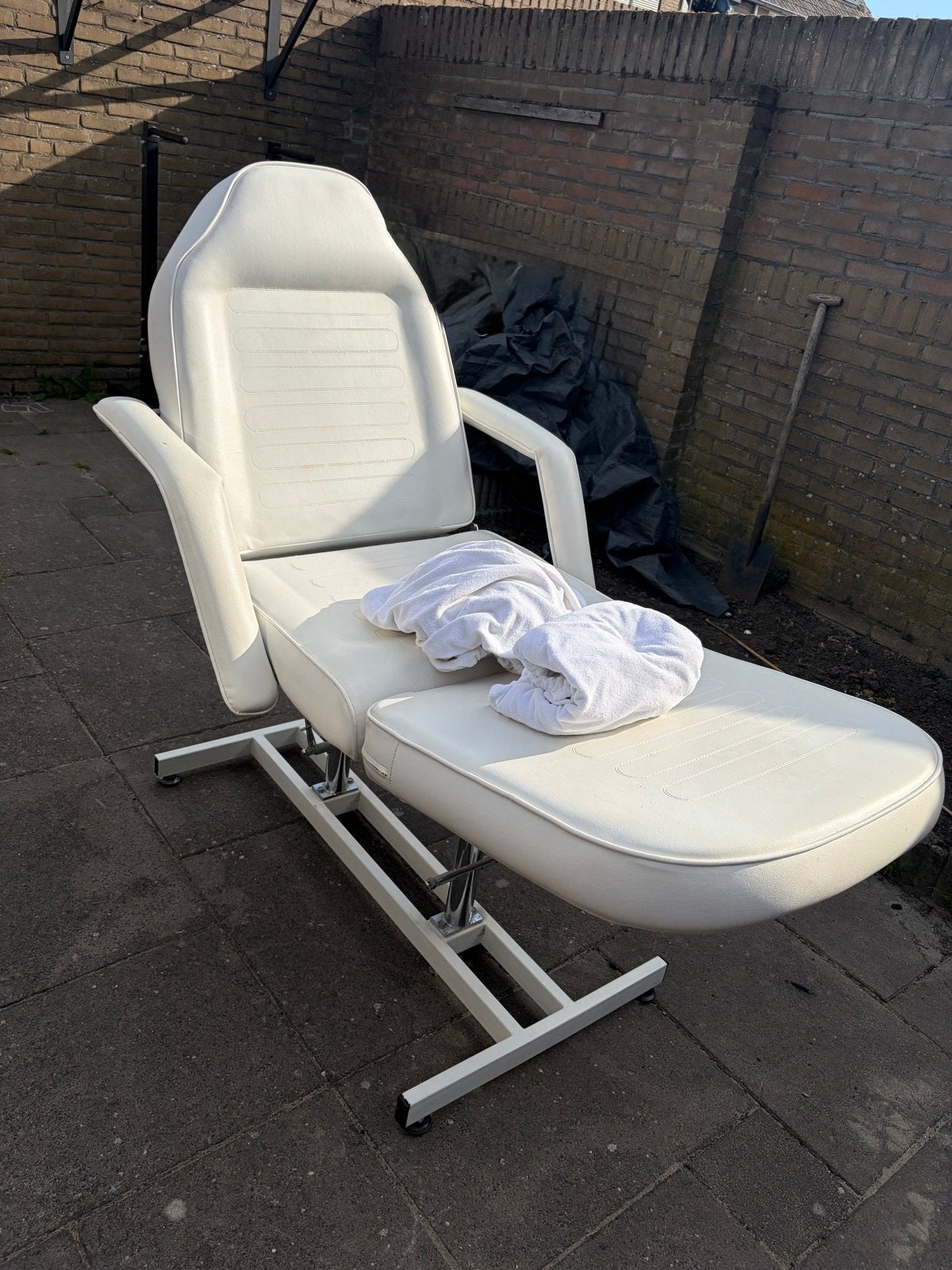 Witte behandelstoel/massagetafel - Gebruikt, Ophalen, Kunststof, Gebruikt, Wit
