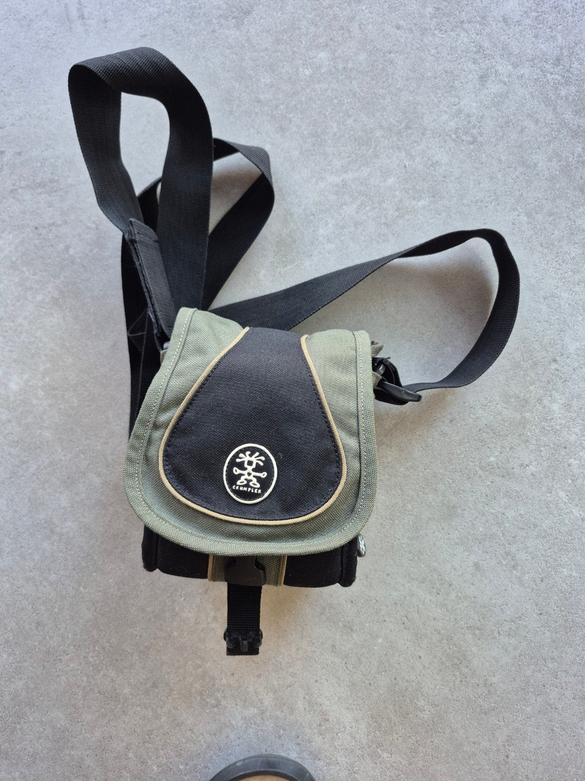Crumpler Sporty Guy 10 cameratas - Groen/Zwart, Ophalen, Gebruikt, Voorvak, Crumpler