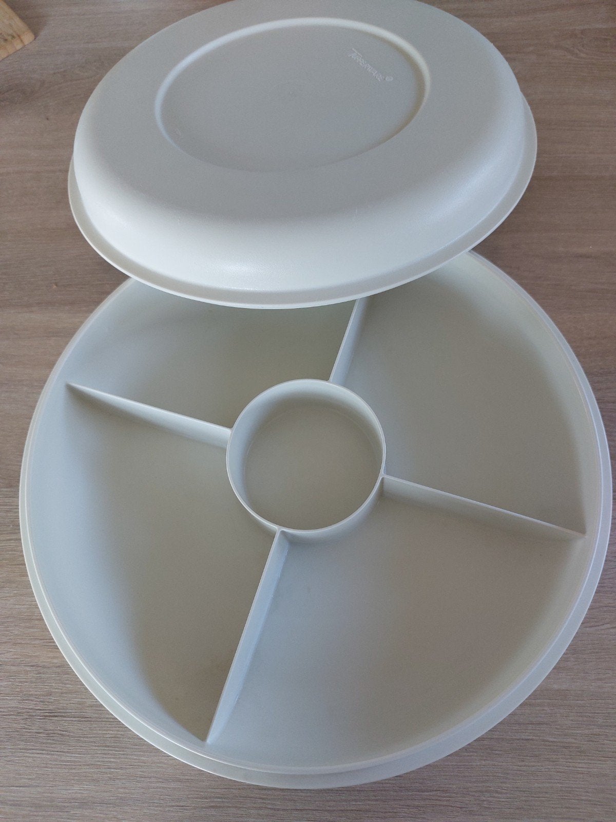 Tupperware Serveerblad met 4 vakken en deksel, Schaal, Met compartimenten, Ophalen of Verzenden, Zo goed als nieuw