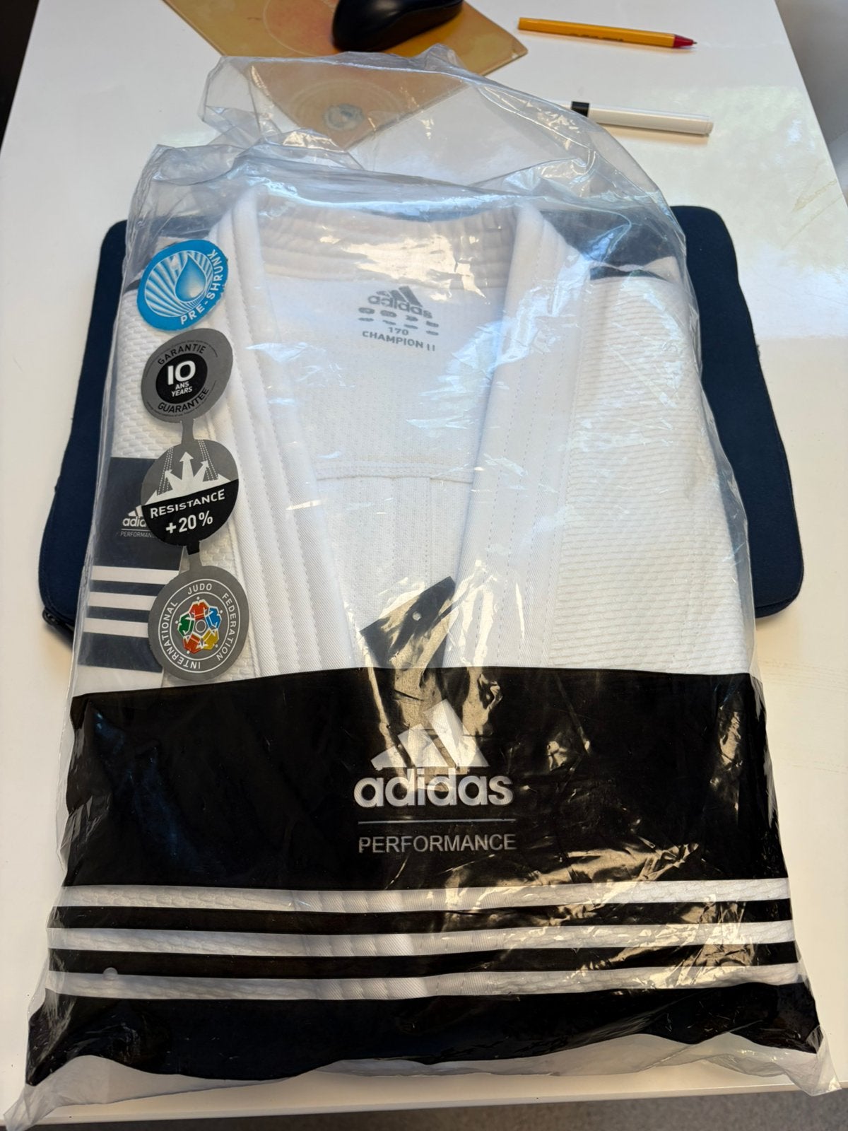 Judopak Adidas IJF judopak maat 170, Ophalen of Verzenden, Zo goed als nieuw