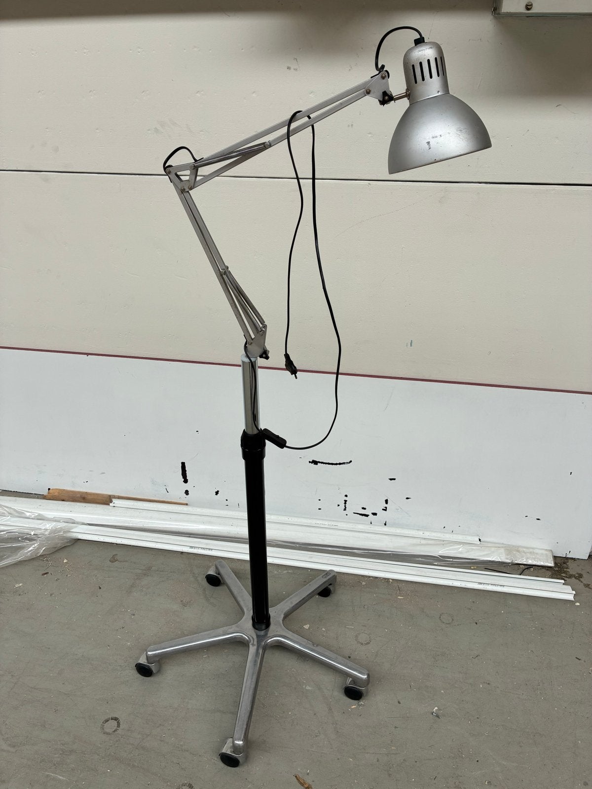 ECA Industriële Vloerlamp met Zwenkarm - Vintage Design, Ophalen, Gebruikt, E27 (groot), Metaal