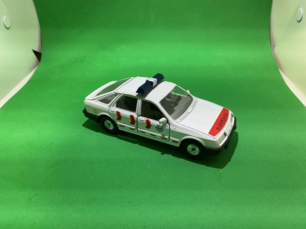 Rijkspolitie Corgi Ford Sierra 2.3 Ghia modelauto., Hobby en Vrije tijd, Modelauto's | Overige schalen, Ophalen of Verzenden, Zo goed als nieuw