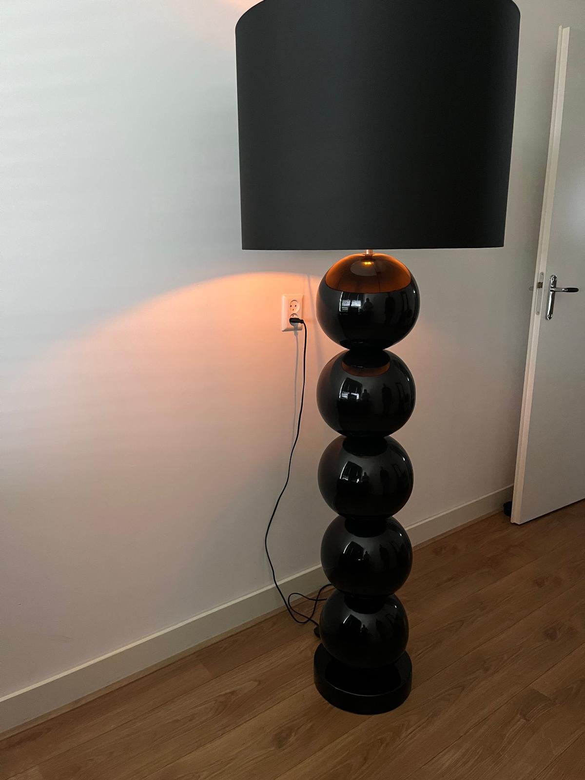 Stout Verlichting Milano Vloerlamp Hoogglans Zwart 170 CM, Ophalen, Textiel, E27 (groot), Zo goed als nieuw