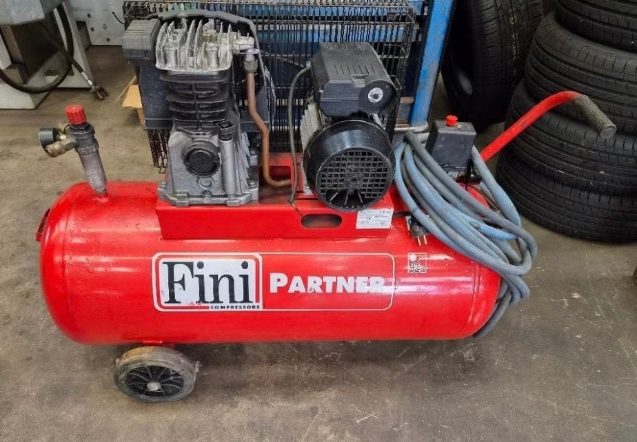 Fini Partner zuigercompressor., Doe-het-zelf en Verbouw, Ophalen, Gebruikt, 200 tot 400 liter/min, 10 bar of meer
