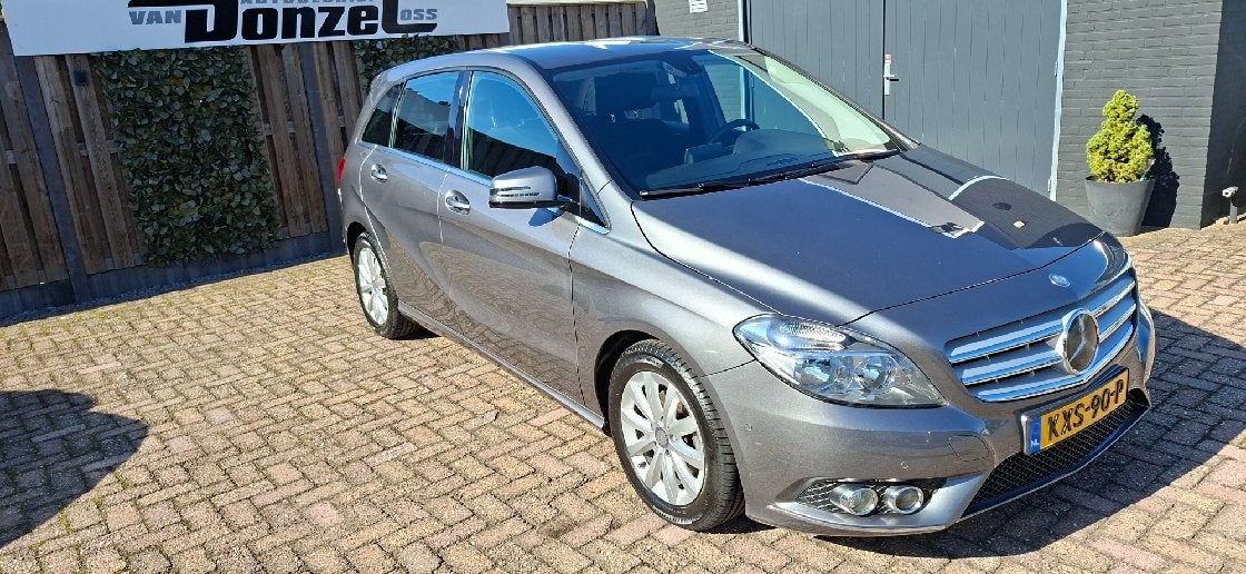 Mercedes-Benz B-Klasse 180 AUTOMAAT + NAVIGATIE (bj 2013), Auto's, Dealer onderhouden, Gebruikt, 4 cilinders, 122 pk