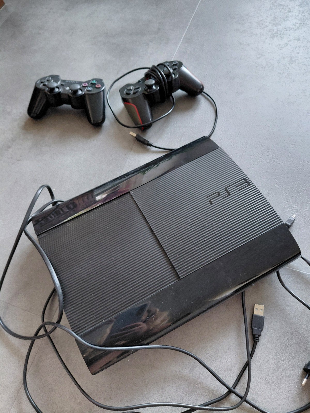 Werkende PlayStation 3 met 2 controllers en 9 games, Gebruikt, Vanaf 18 jaar, Shooter, 2 spelers
