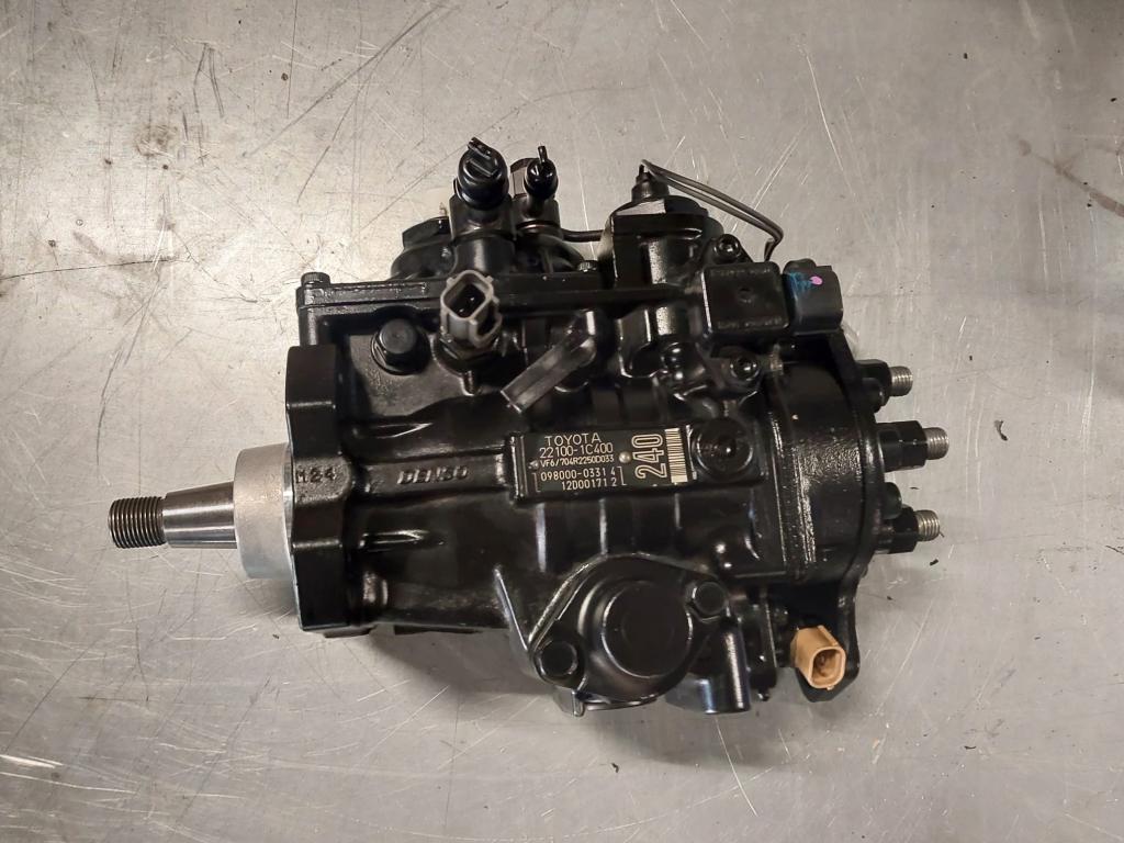 Brandstofpomp Land Cruiser HDJ100 4.2TD 22100-1C400 Ruilpomp, Niet ingevuld, Niet ingevuld, Ophalen of Verzenden, Gereviseerd