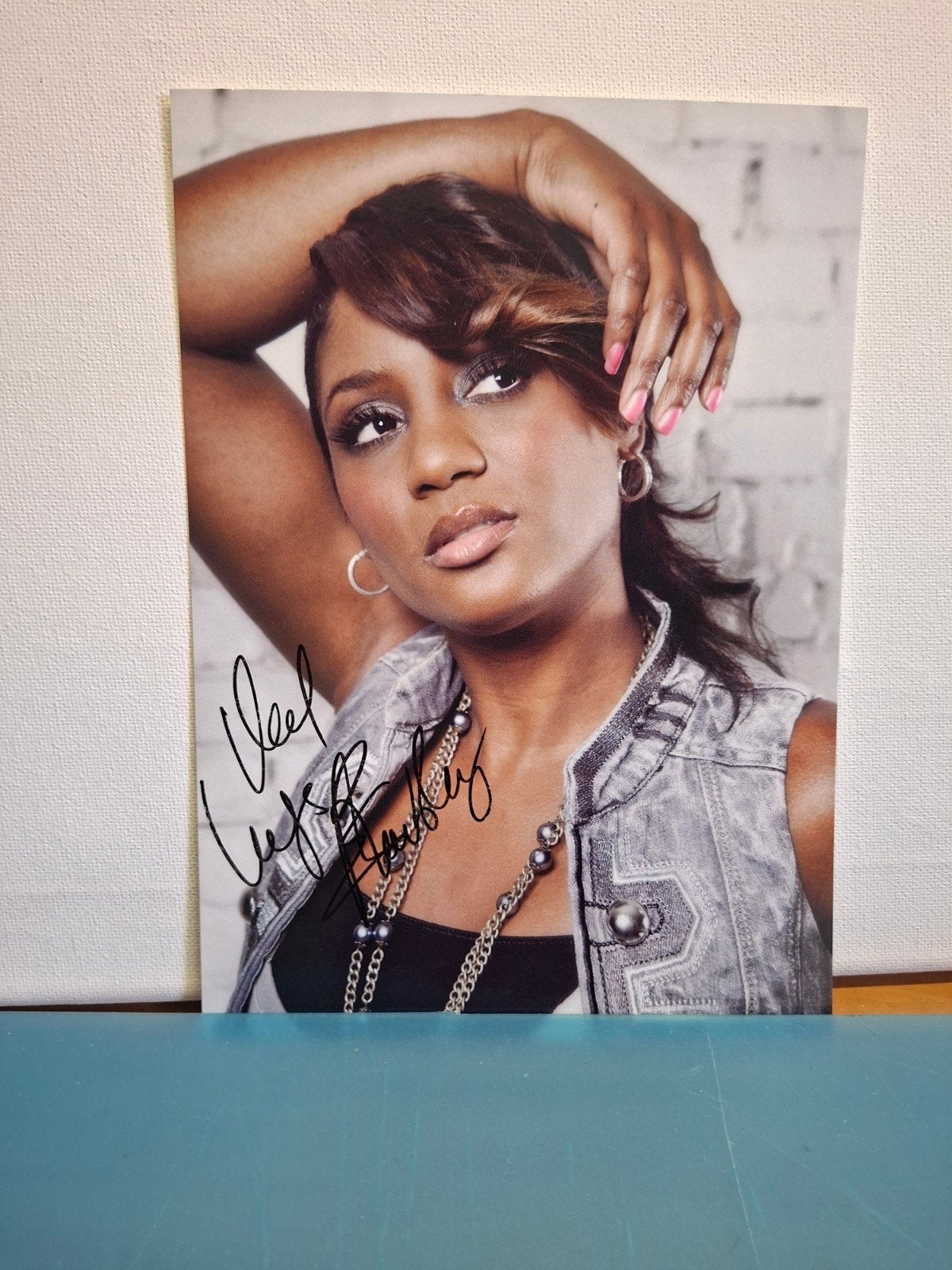EDSILIA ROMBLEY ZANGERES-PRESENTATRICE, Verzenden, Nieuw, Foto of Kaart, Gesigneerd