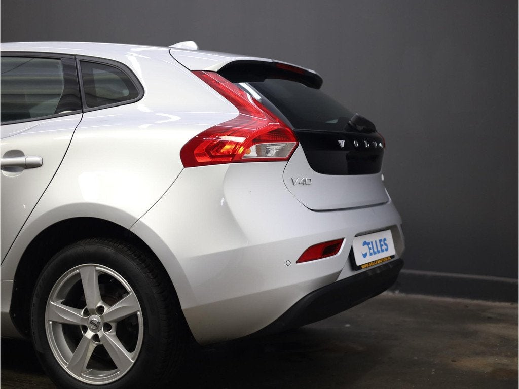 Volvo V40 2.0 D2 | Navigatie | Automaat |, Auto's, Stof, Gebruikt, 4 cilinders, 1353 kg