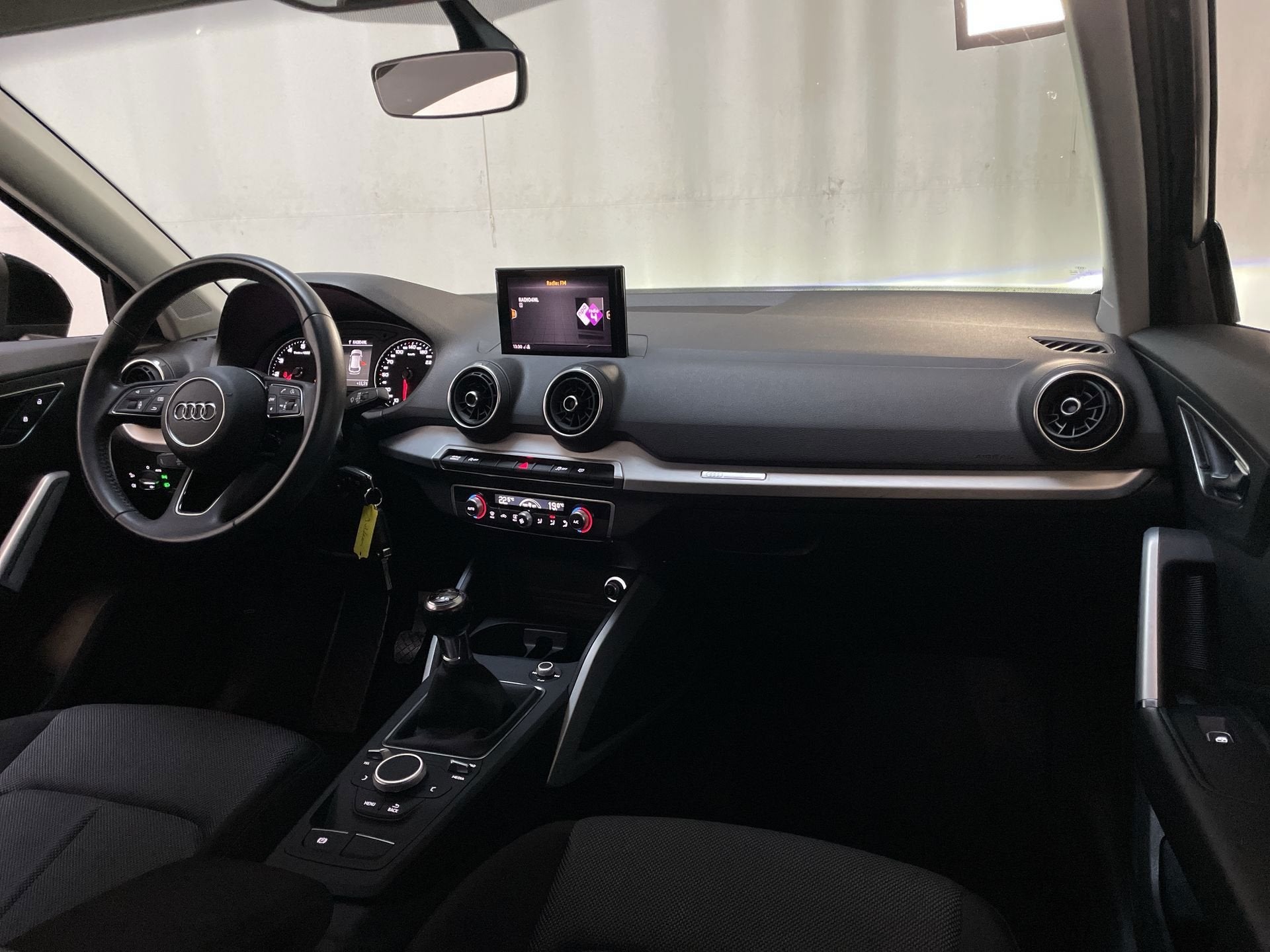 Audi Q2 30 TFSI Epic Navigatie LED Climate Control Parkeerse, Auto's, Voorwielaandrijving, Dealer onderhouden, Stof, Gebruikt