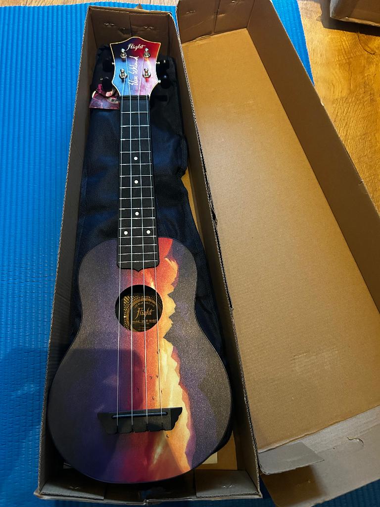 Flight travel ukulele tus-ee sunset, Muziek en Instrumenten, Snaarinstrumenten | Overige, Ophalen, Gebruikt, Ukelele