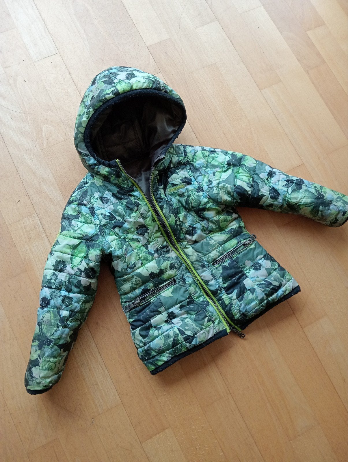 Vingino mkeerbare jas mt 92-98 camouflage print-effen, Gebruikt, Jongen of Meisje, Ophalen of Verzenden, Vingino
