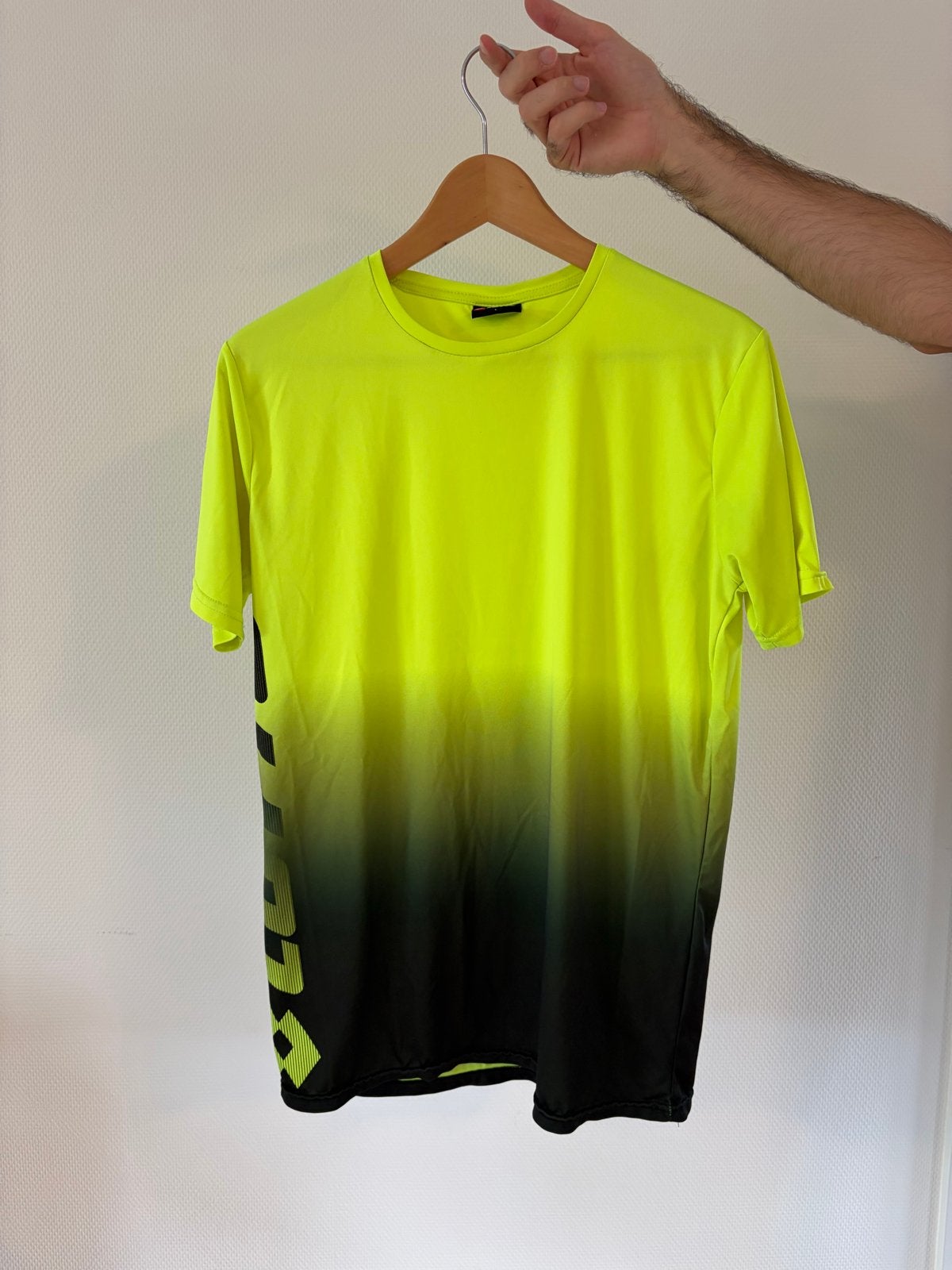 Lotto sportshirt heren - Maat L - Geel/Zwart, Ophalen of Verzenden, Zo goed als nieuw, Maat 52/54 (L), Meerkleurig