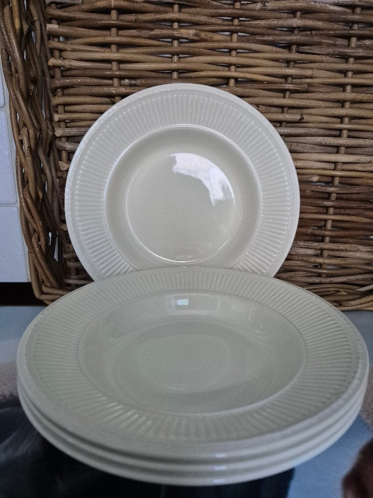 Wedgwood Queen's Ware Edme diepe borden - 4 stuks, Klassiek, Ophalen of Verzenden, Zo goed als nieuw, Bord(en)