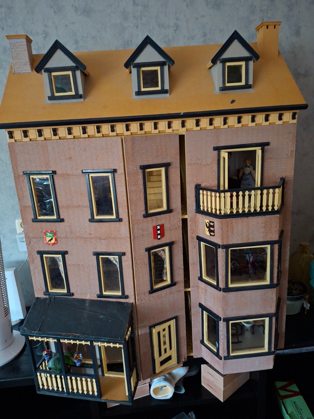 Groot poppenhuis met veel accessoires, Verzamelen, Poppenhuizen en Toebehoren, Ophalen, Gebruikt, Poppenhuis