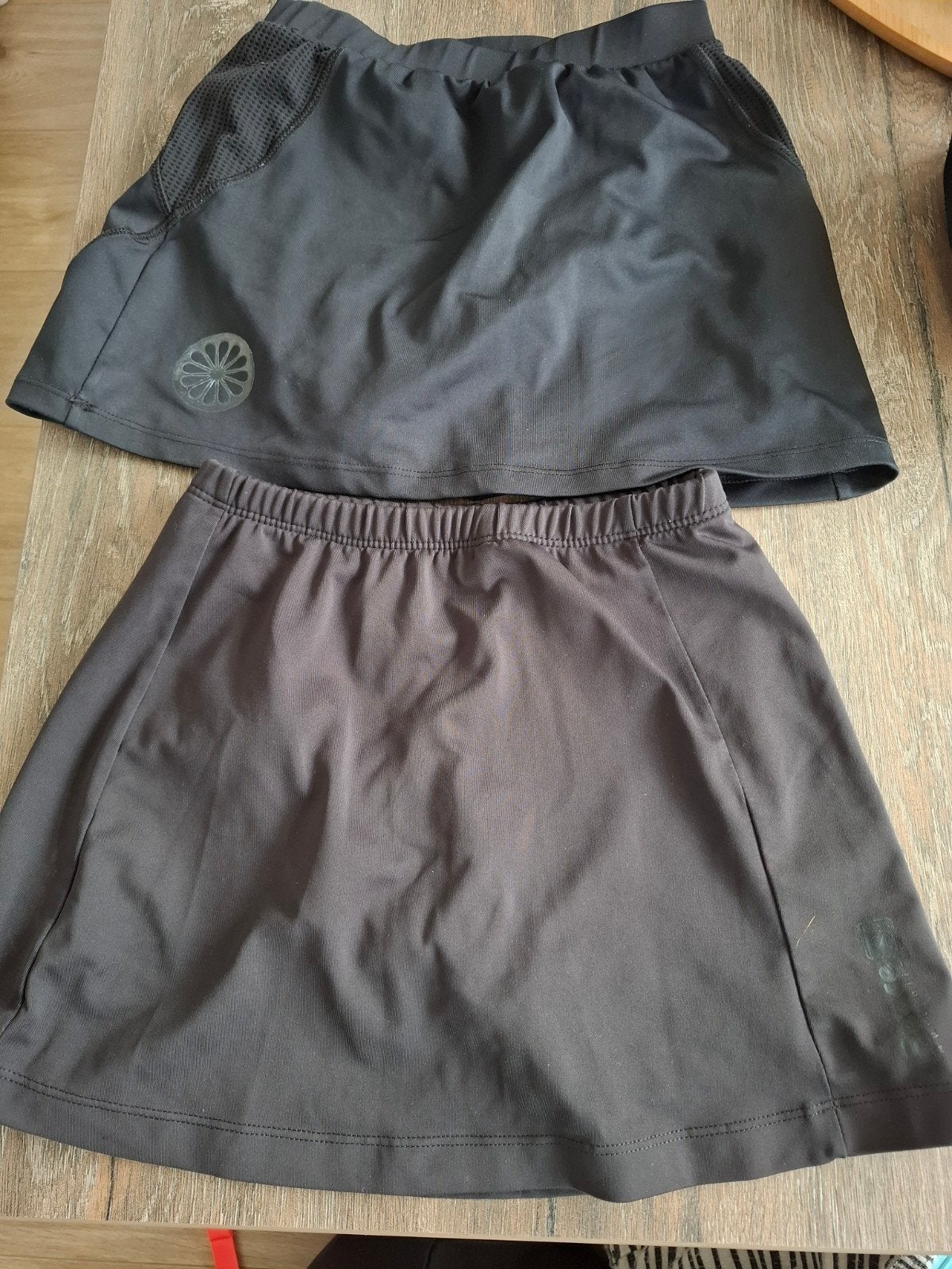 2 zwarte hockeyrokjes maat 140, Ophalen of Verzenden, Gebruikt, Kleding