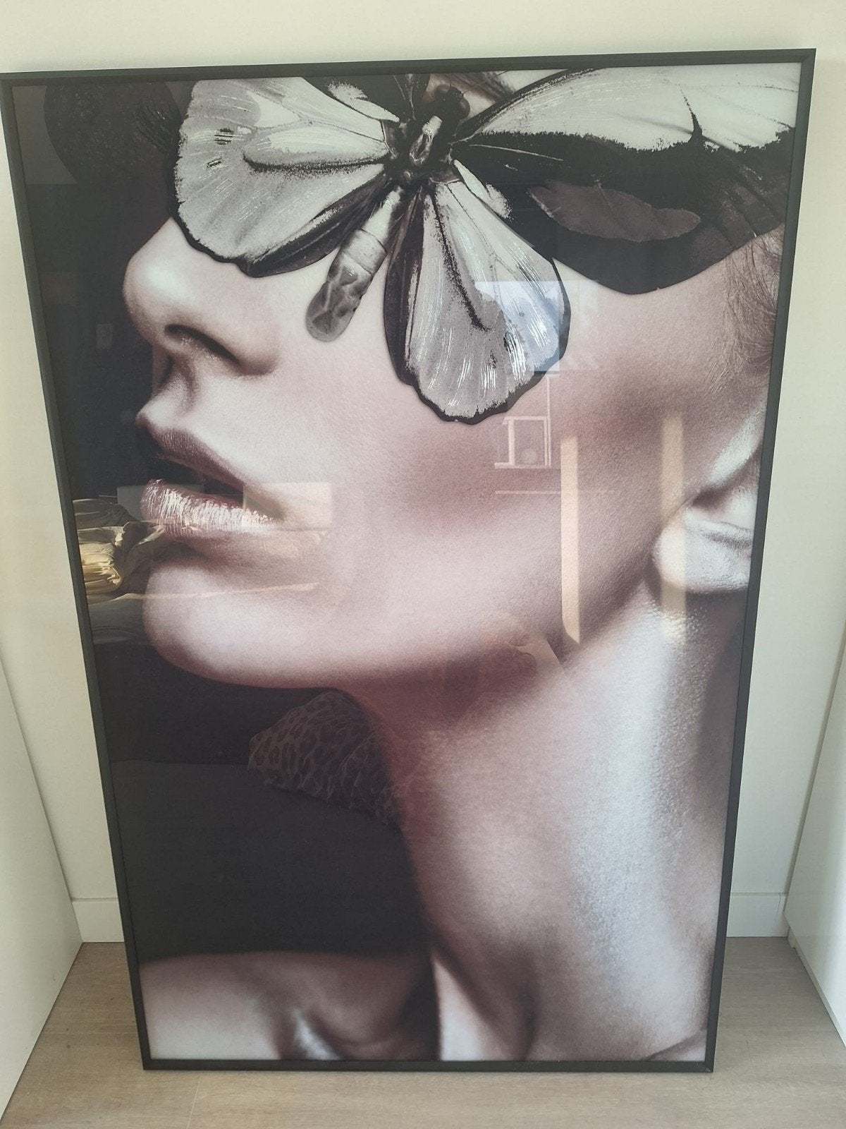 Schilderij Vrouw met vlinder 90x140 cm, Ophalen, Zo goed als nieuw, Schilderij, 75 tot 100 cm