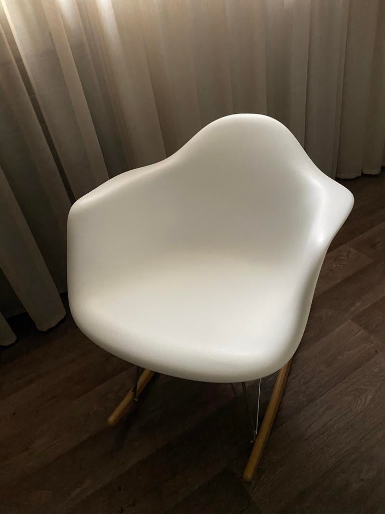 Witte Schommelstoel, Huis en Inrichting, Stoelen, Kunststof, Wit, Ophalen of Verzenden, Zo goed als nieuw