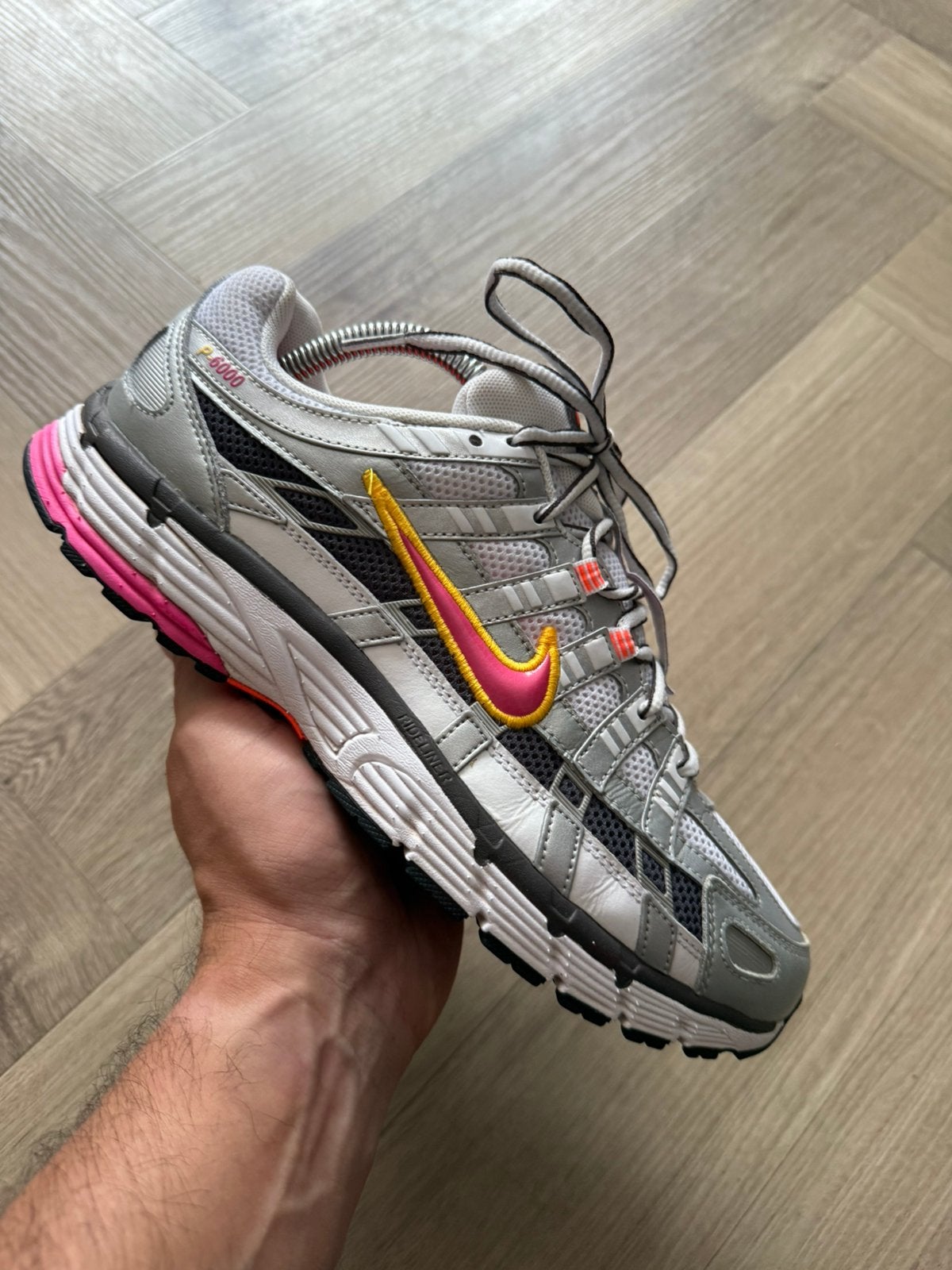 Nike p-6000 metallic pink yellow 42, Ophalen of Verzenden, Zo goed als nieuw, Overige kleuren