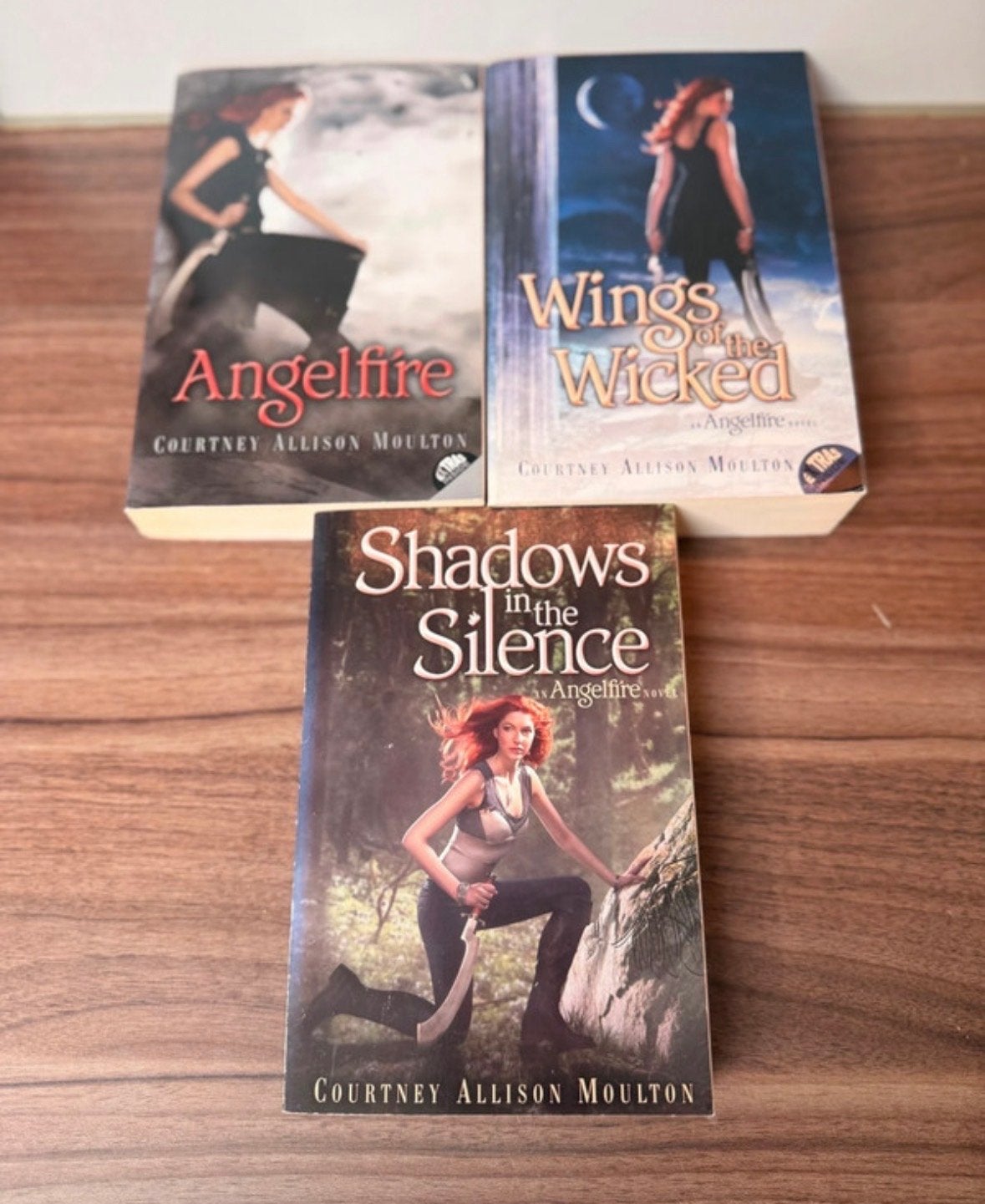 Angelfire trilogie - Courtney Allison Moulton, Ophalen of Verzenden, Gelezen