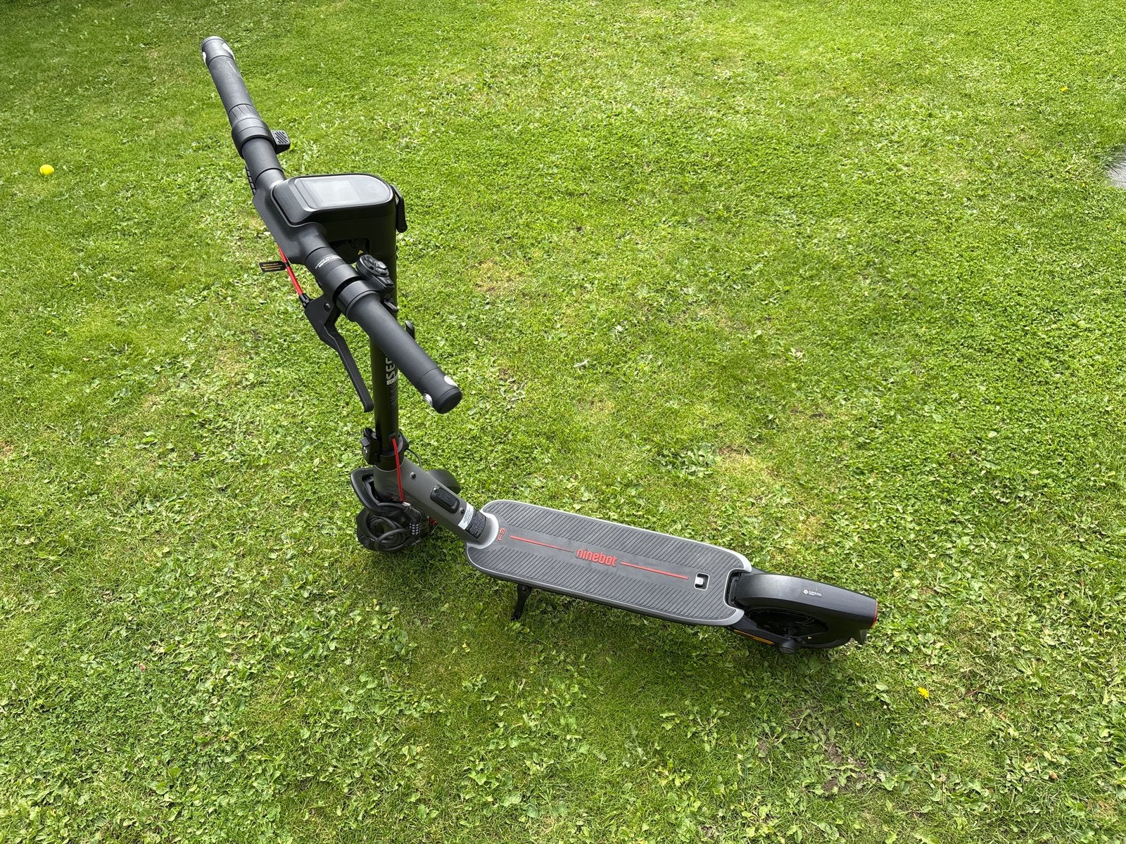 Segway Ninebot F3 elektrische step met oplader en slot, Ophalen of Verzenden, Zo goed als nieuw, Elektrische step (E-scooter)