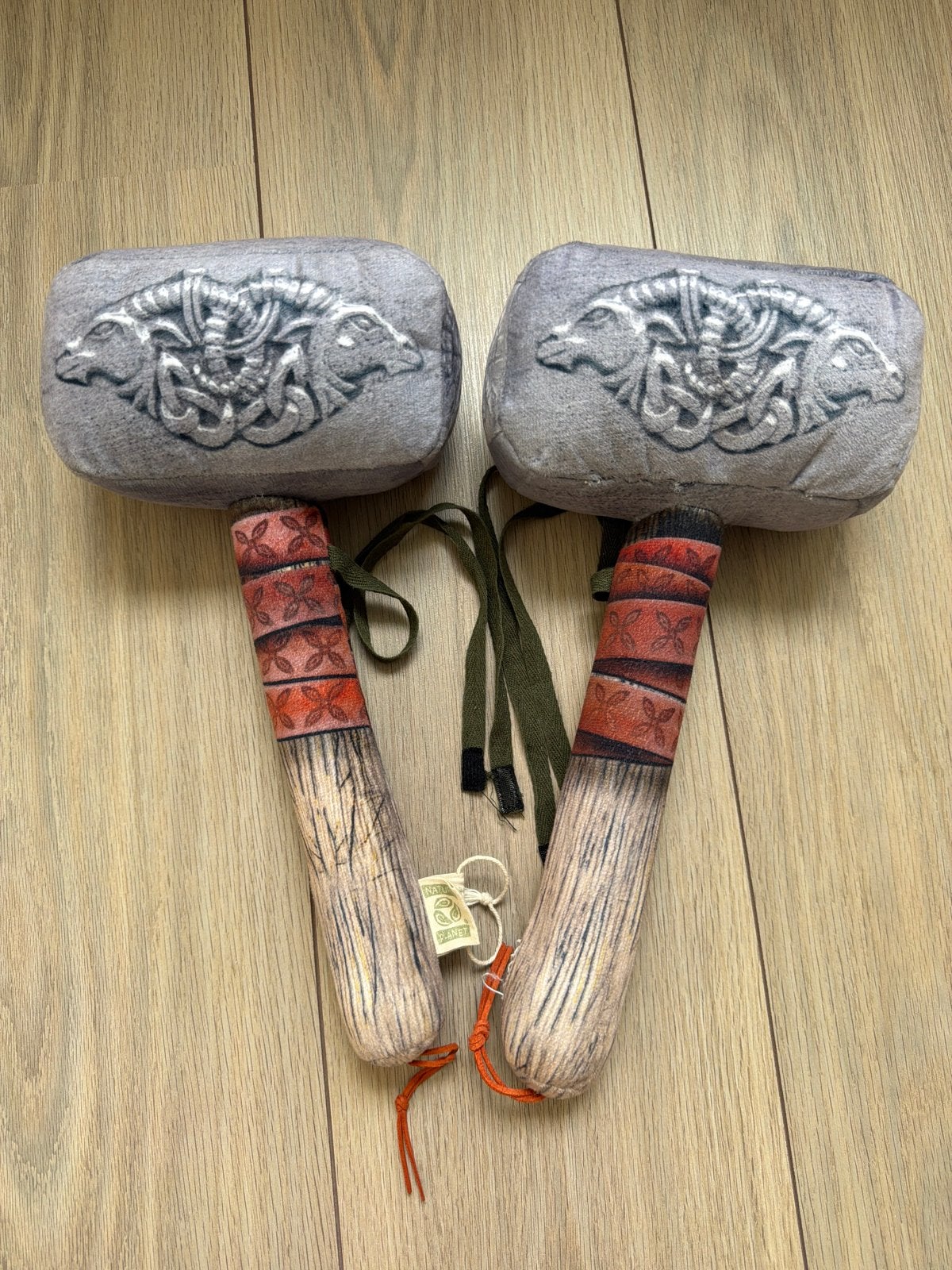 Set van 2 Thor Mjolnir pluche hamers - cosplay/speelgoed, Ophalen, Gebruikt, Jongen of Meisje